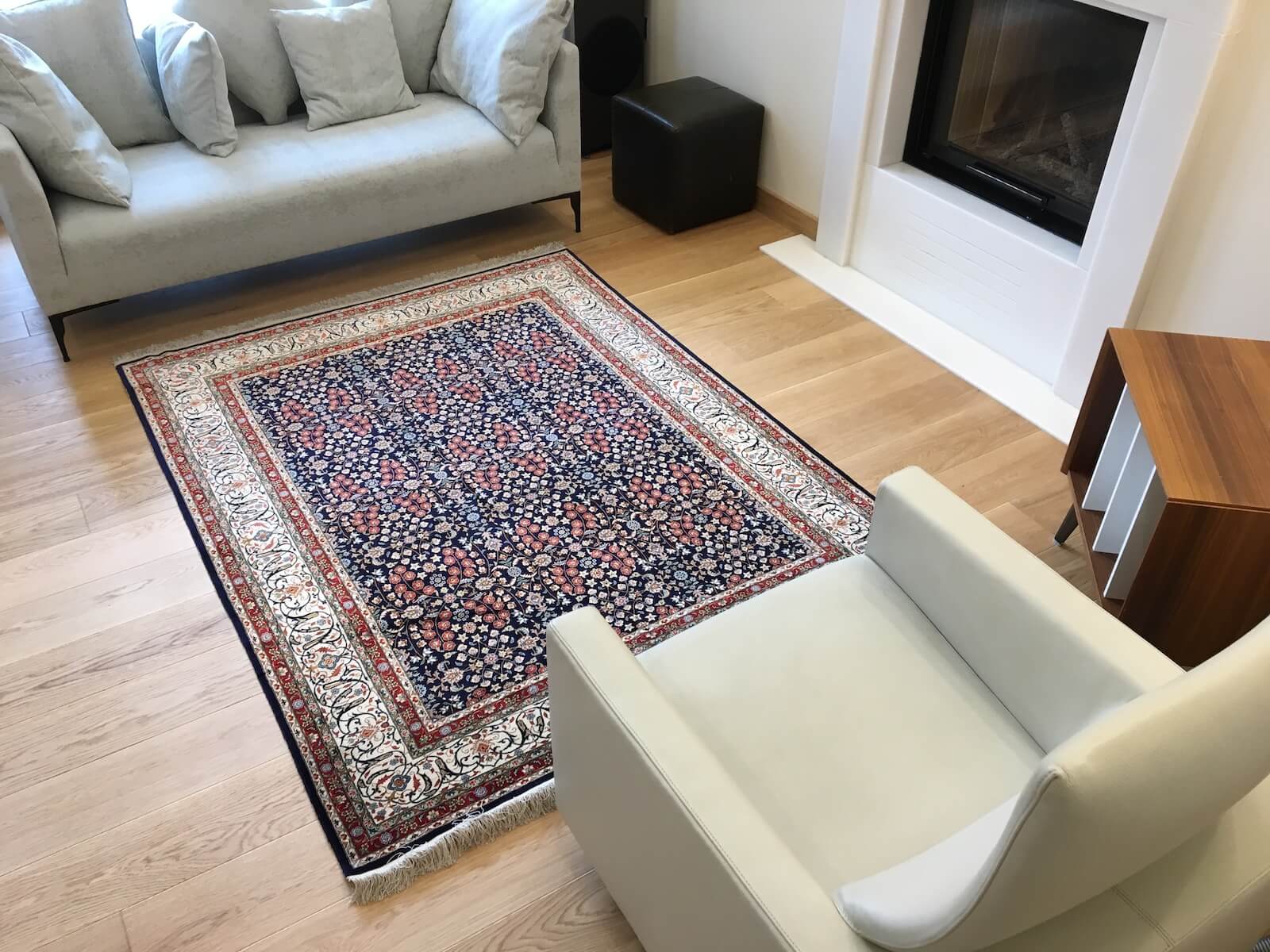 Hereke Saf İpek Yedi Dağın Çiçeği Desenli El Dokuma Halı