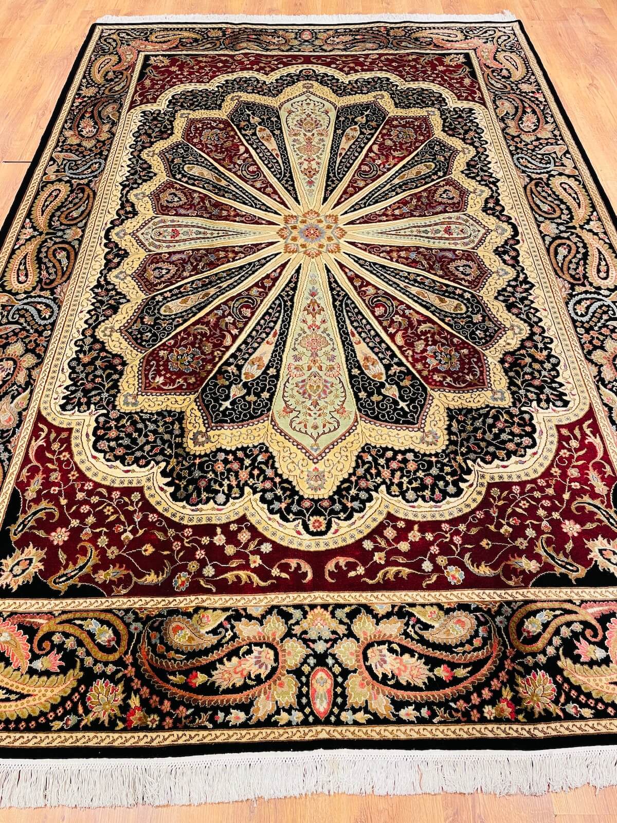 Hürrem İpekli Uşak El Dokuma Halı