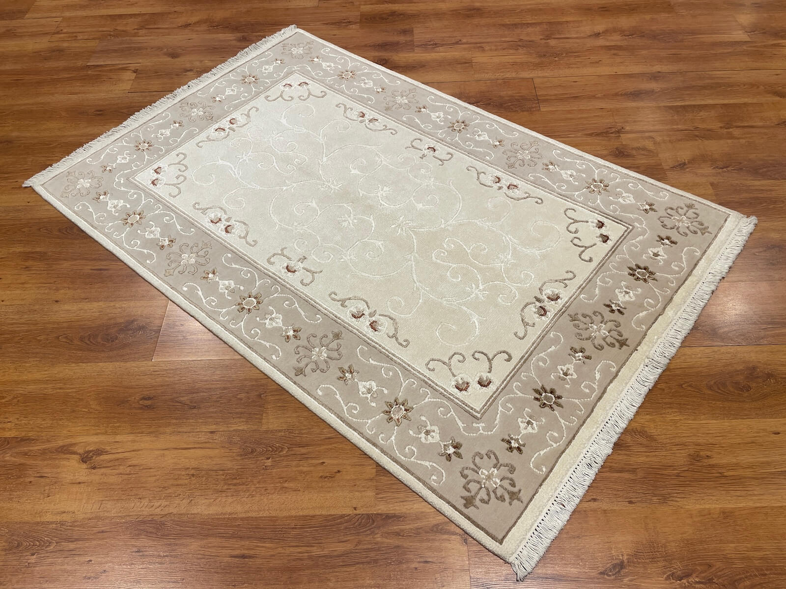 Kaftan Serisi Nepal El Dokuma Halı