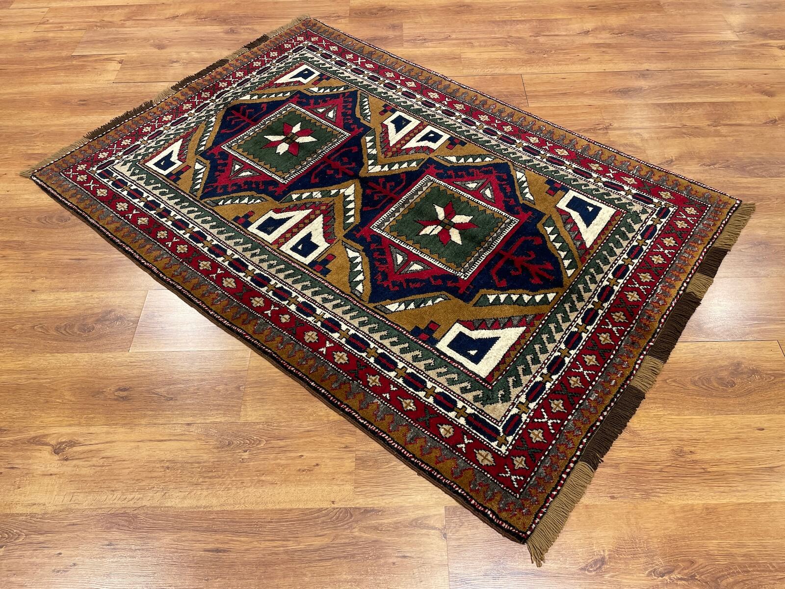 Kars El Dokuma Halı