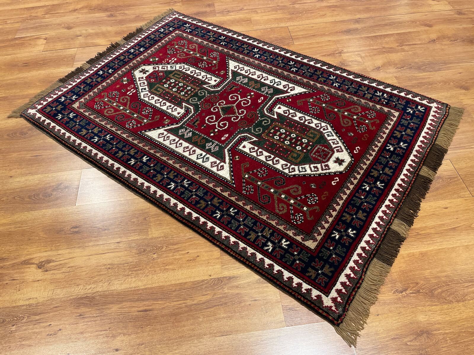 Kars El Dokuma Halı