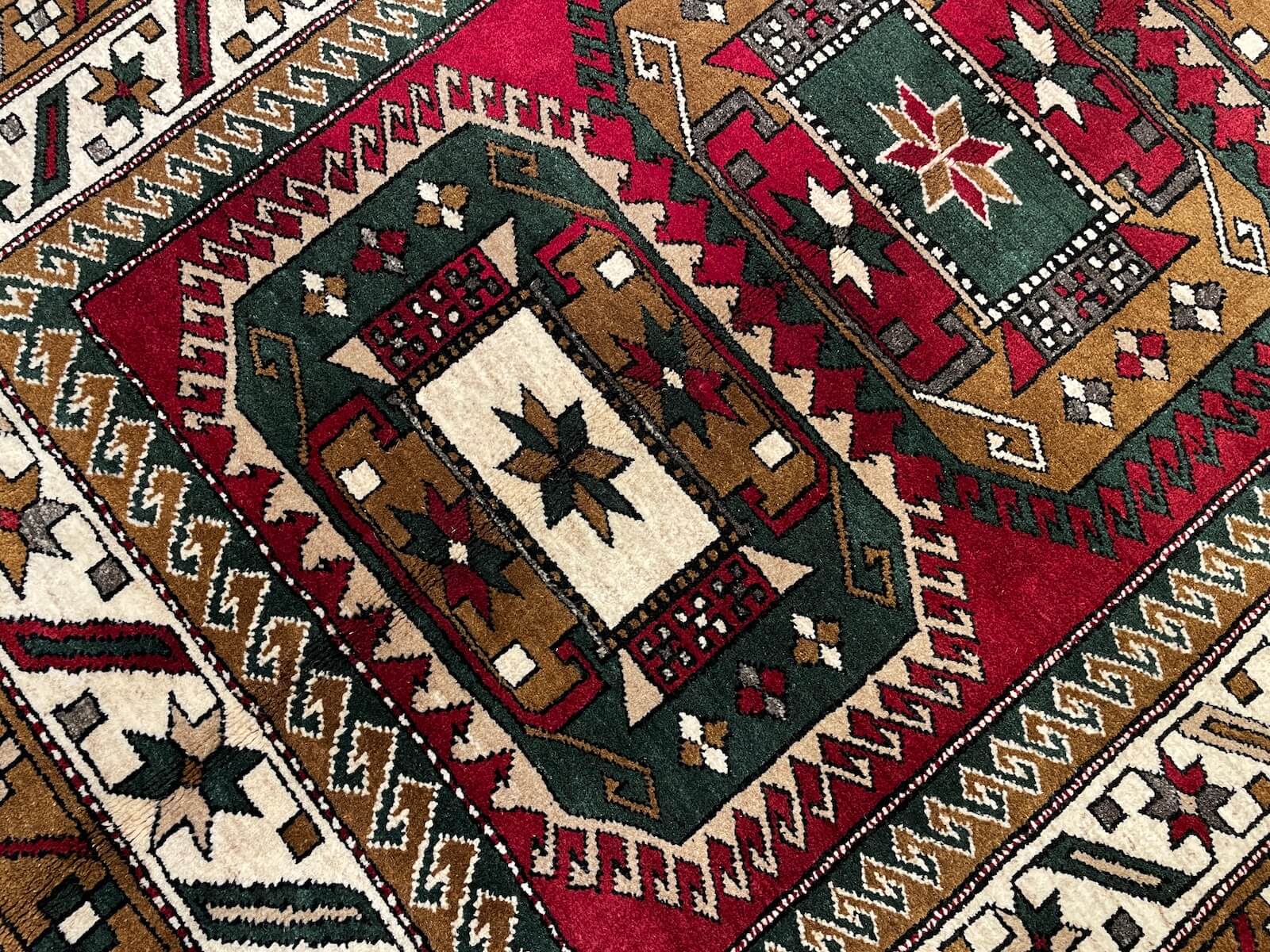 Kars El Dokuma Halı