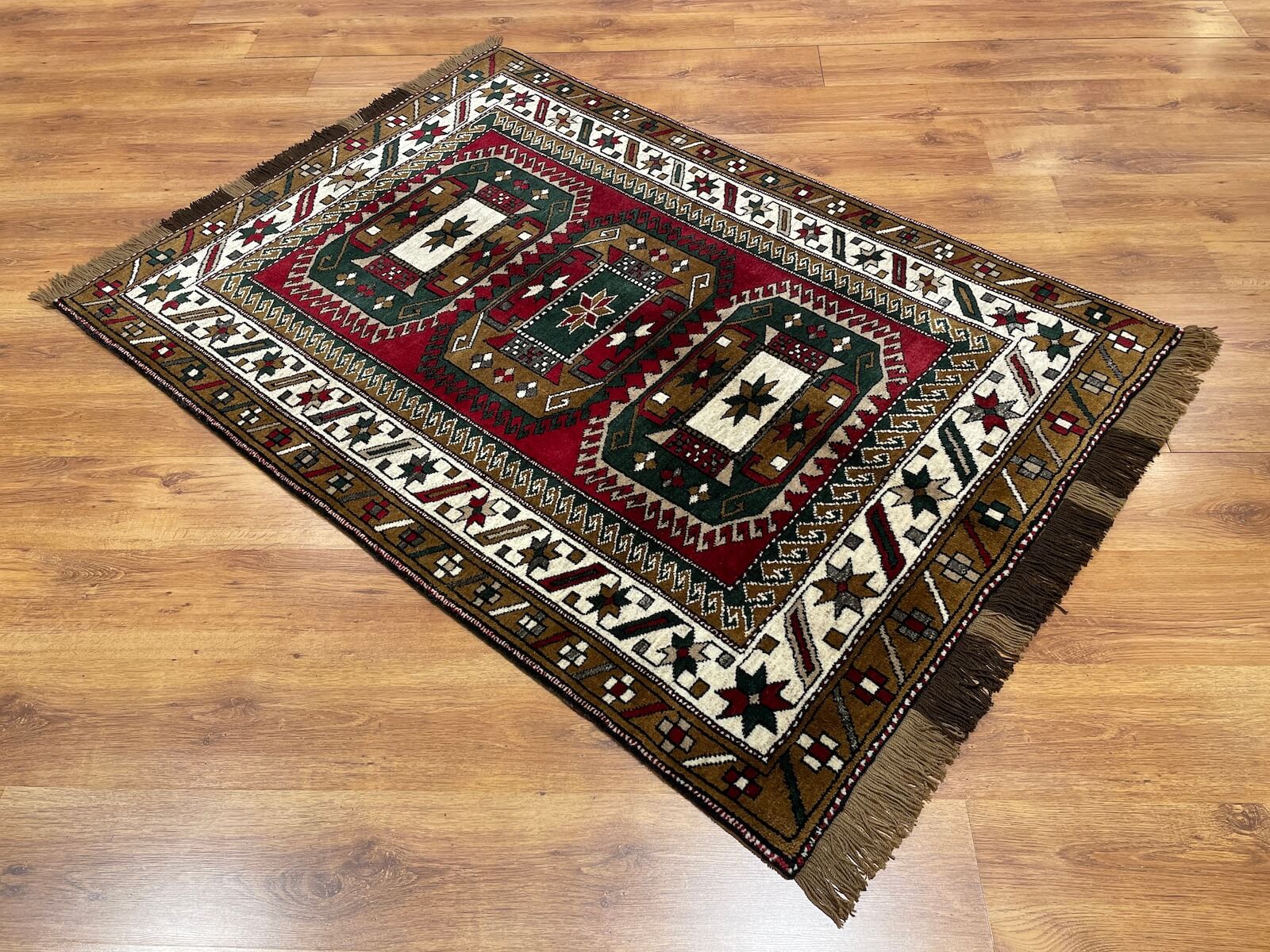 Kars El Dokuma Halı