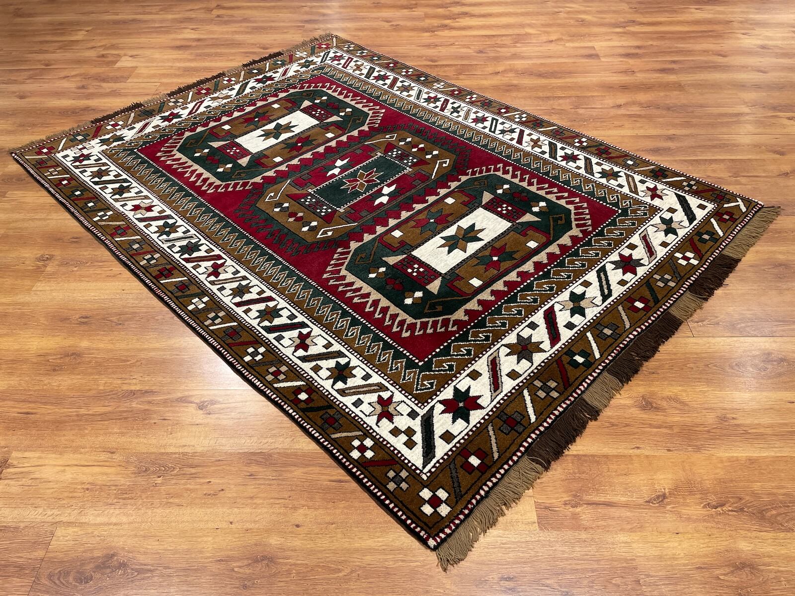 Kars El Dokuma Halı