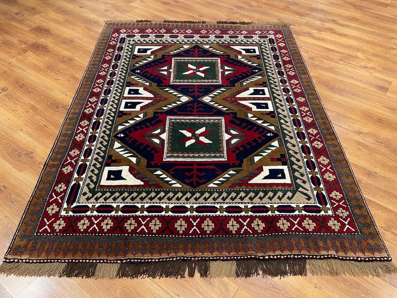 Kars El Dokuma Halı