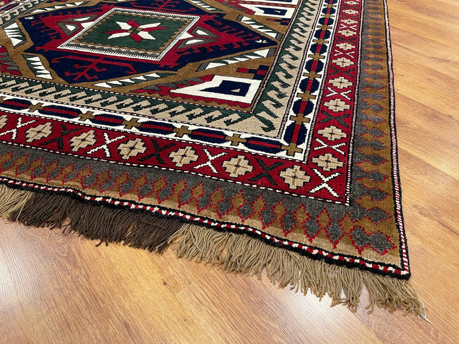 Kars El Dokuma Halı