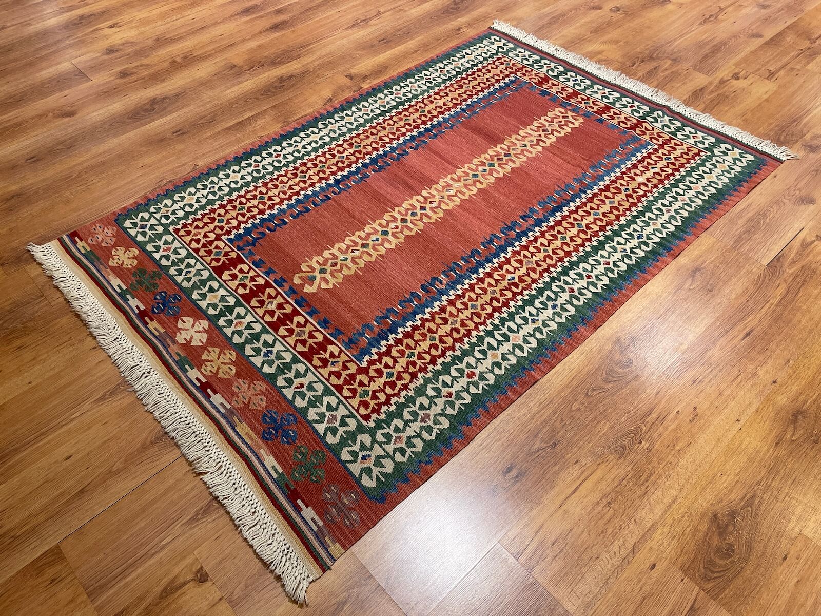 Kirmen El Dokuma Kilim