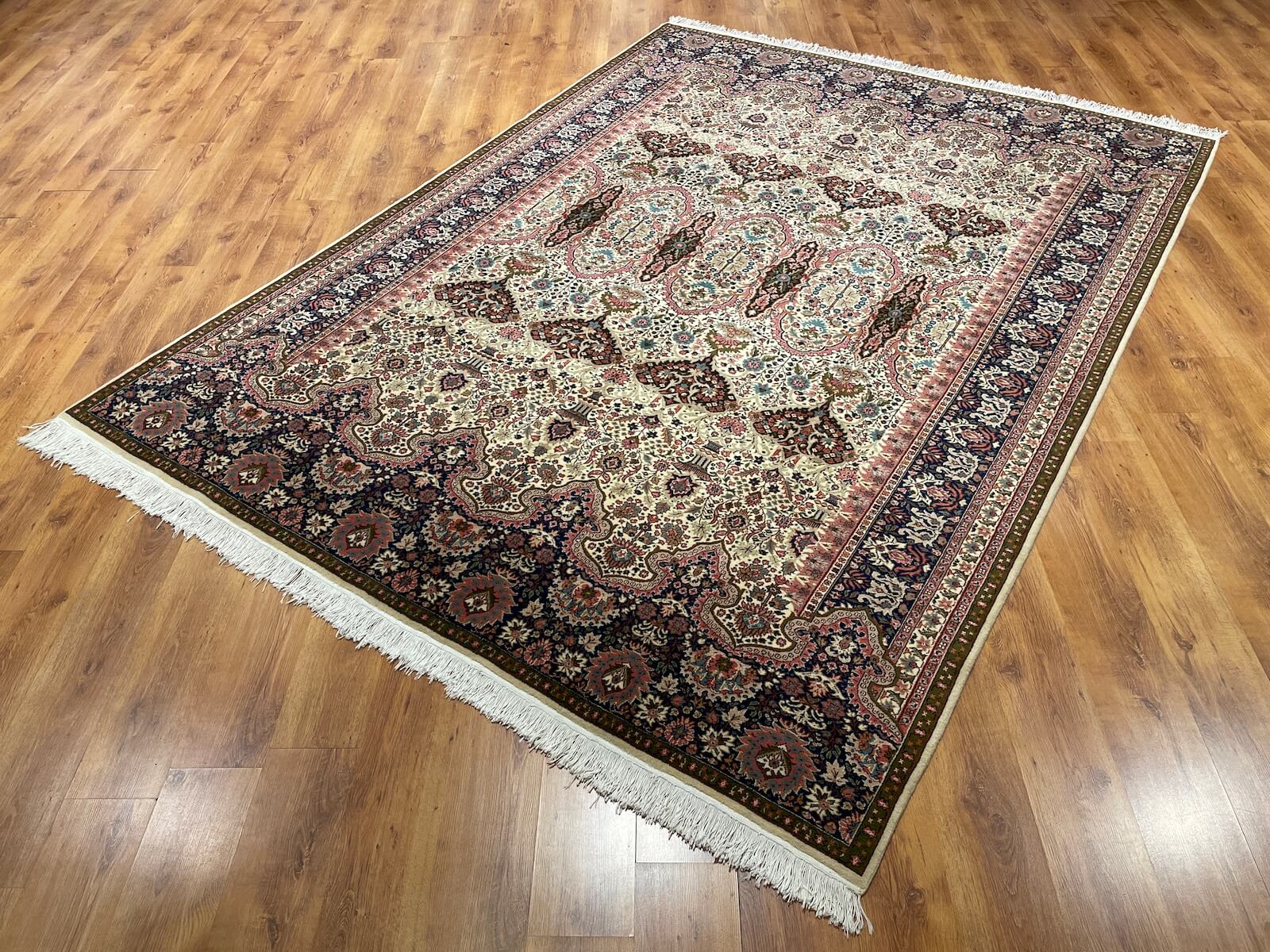 Ladik El Dokuma Halı