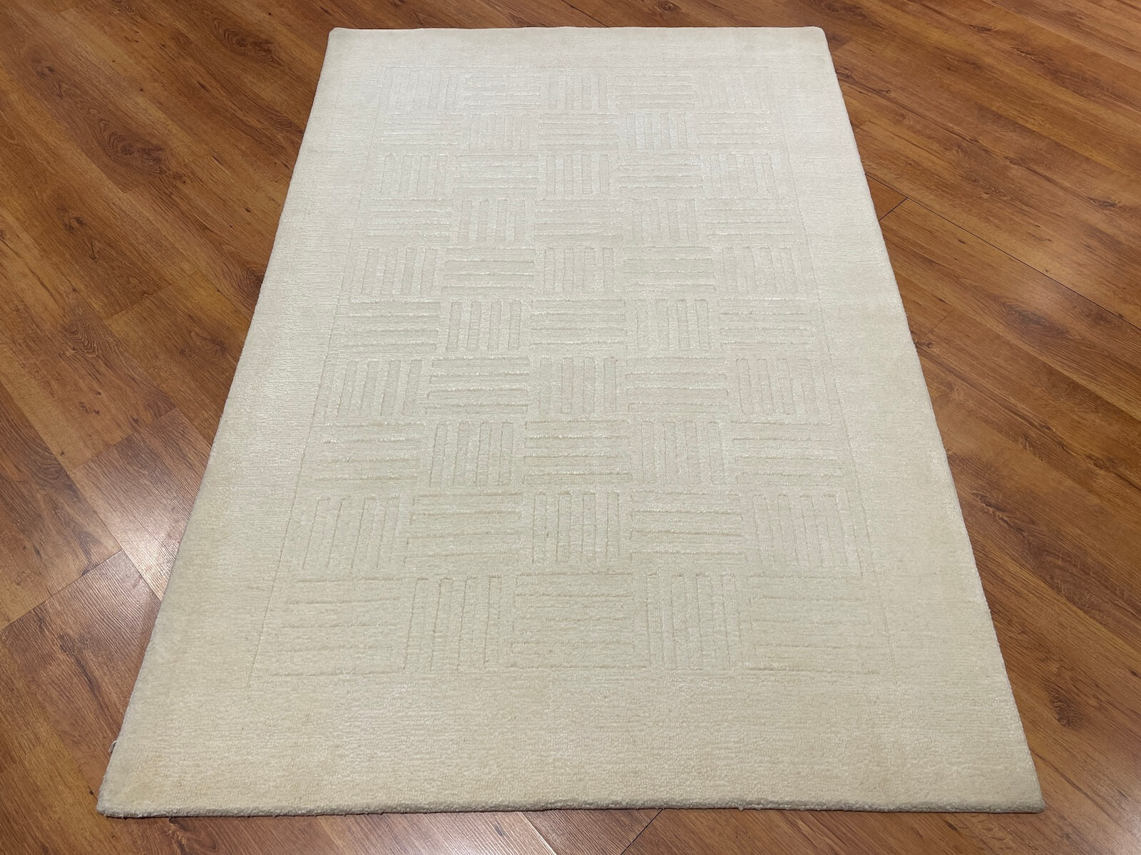 Lori El Dokuma Krem Yün Halı