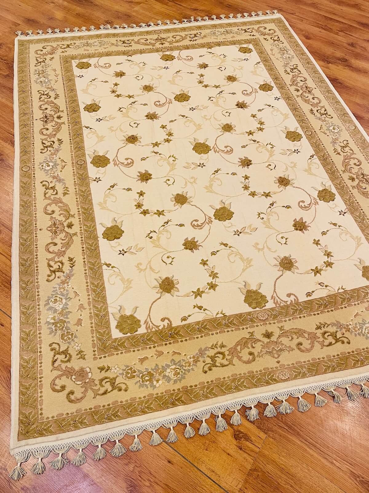 Mahidevran İpekli Uşak El Dokuma Halı