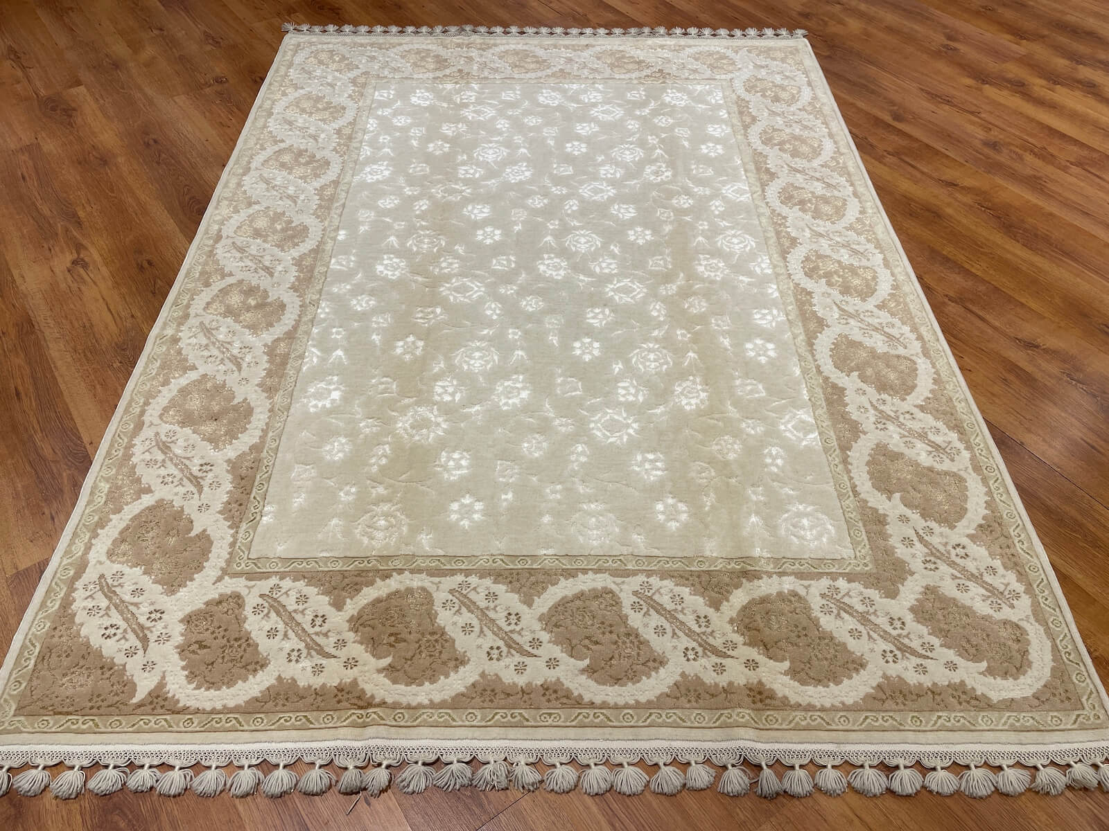 Mahidevran İpekli Uşak El Dokuma Halı