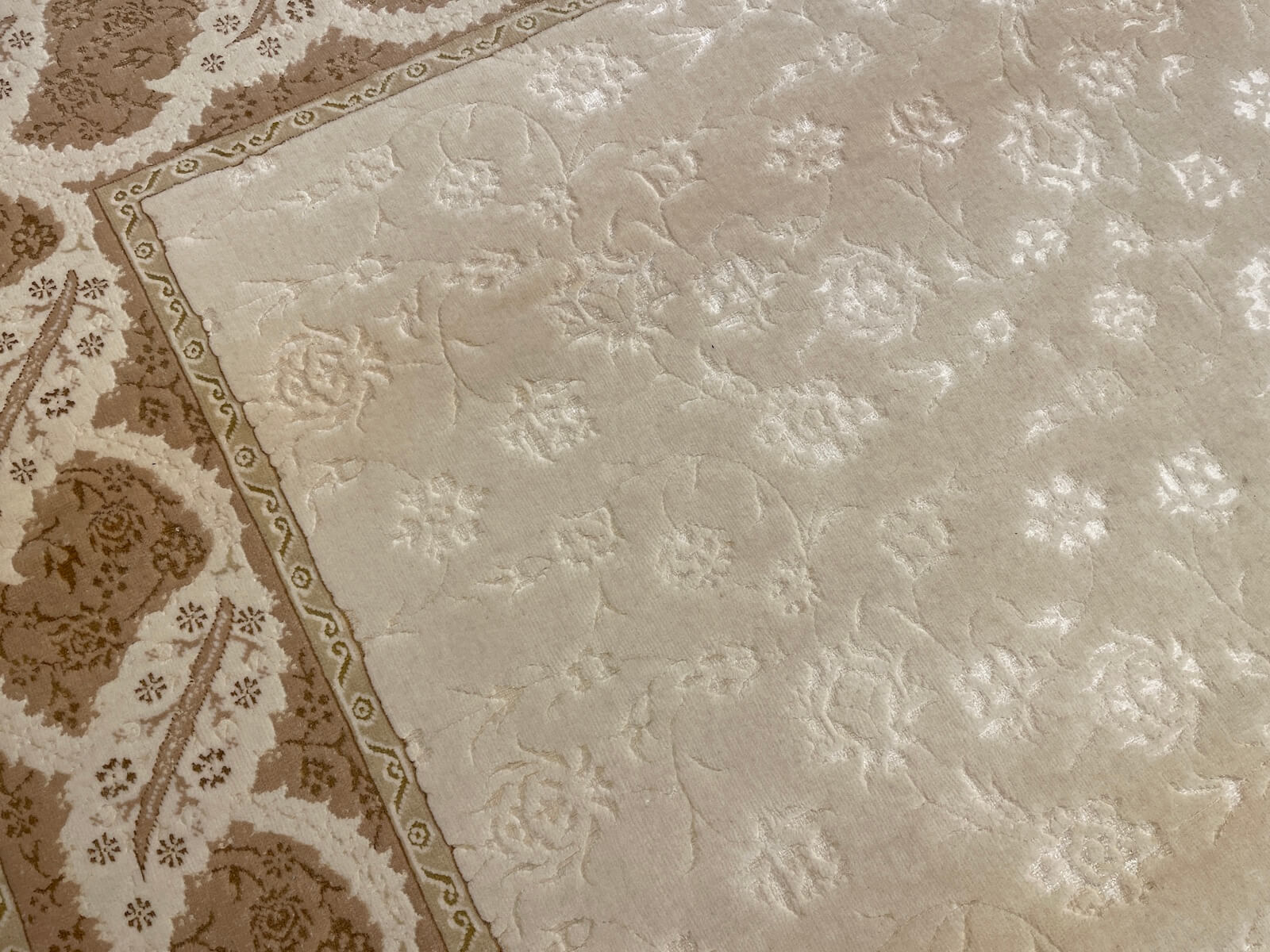 Mahidevran İpekli Uşak El Dokuma Halı