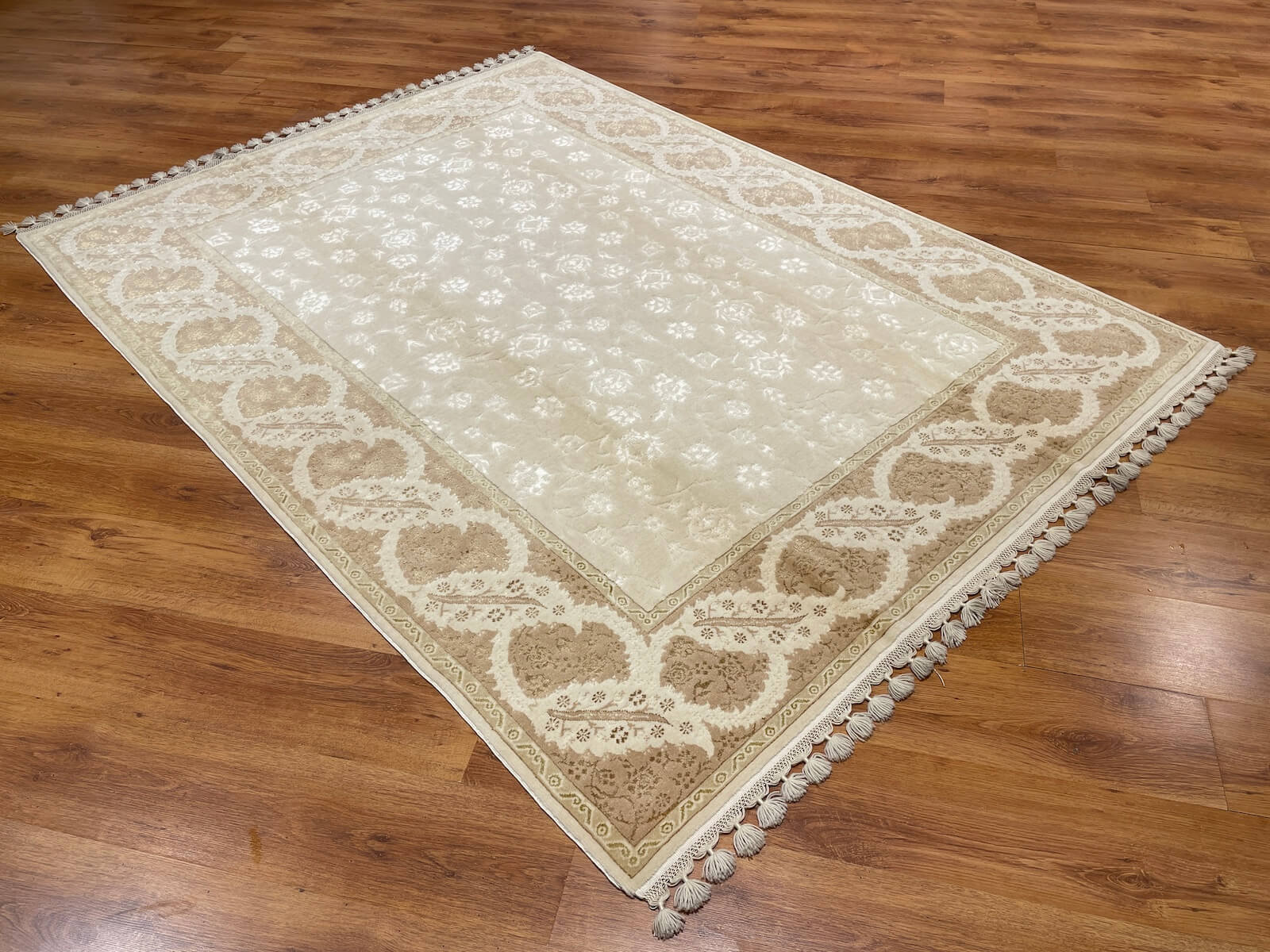 Mahidevran İpekli Uşak El Dokuma Halı