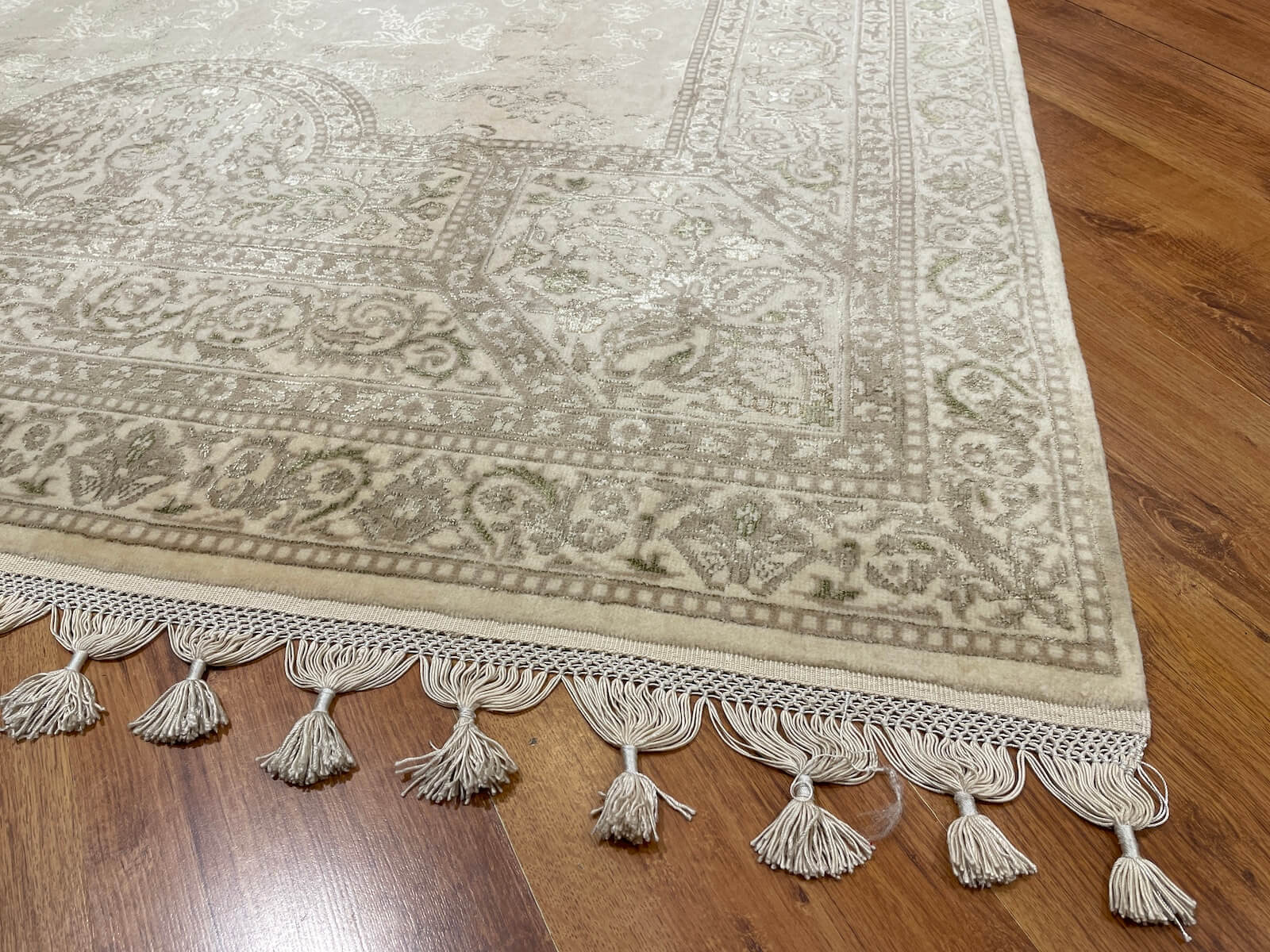 Mahidevran İpekli Uşak El Dokuma Halı