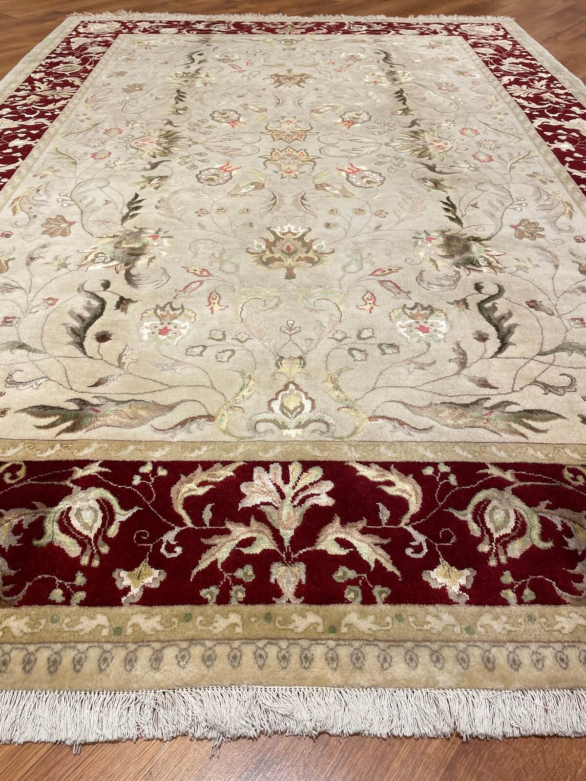 Nazende İpekli Uşak El Dokuma Halı