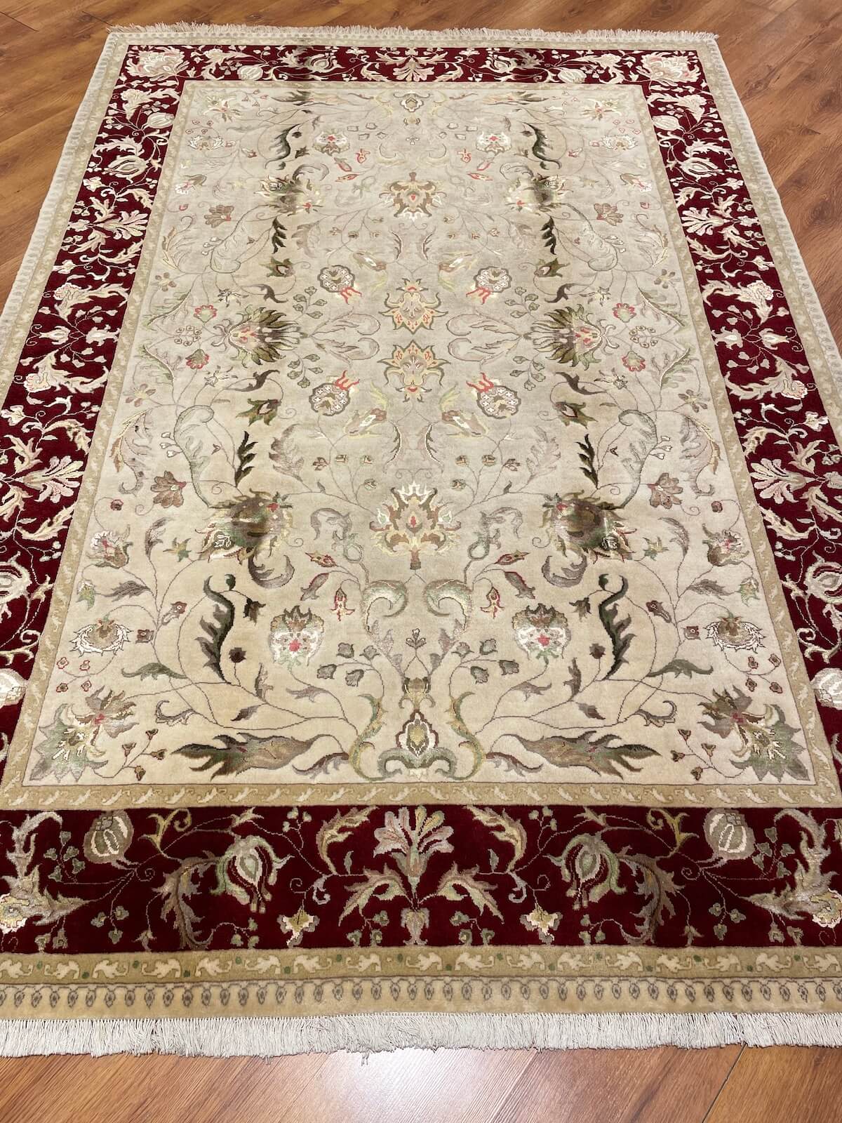 Nazende İpekli Uşak El Dokuma Halı