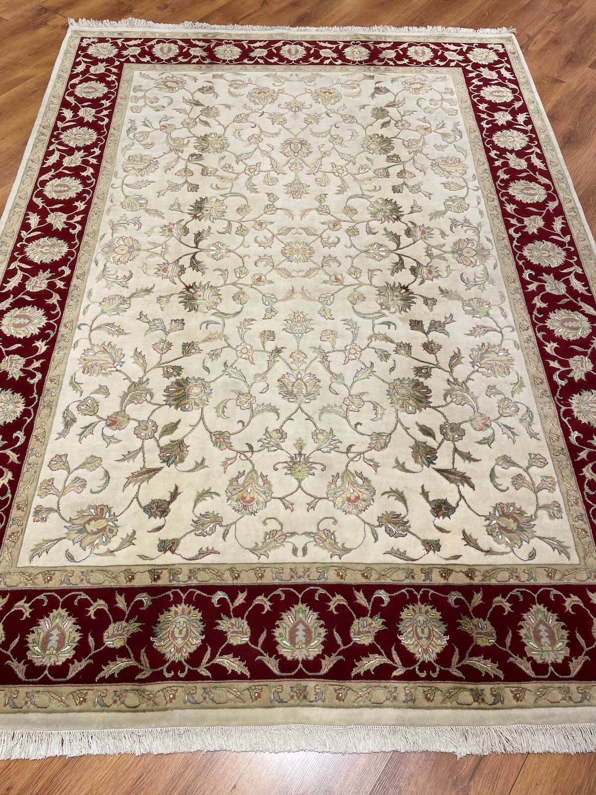 Nazende İpekli Uşak El Dokuma Halı