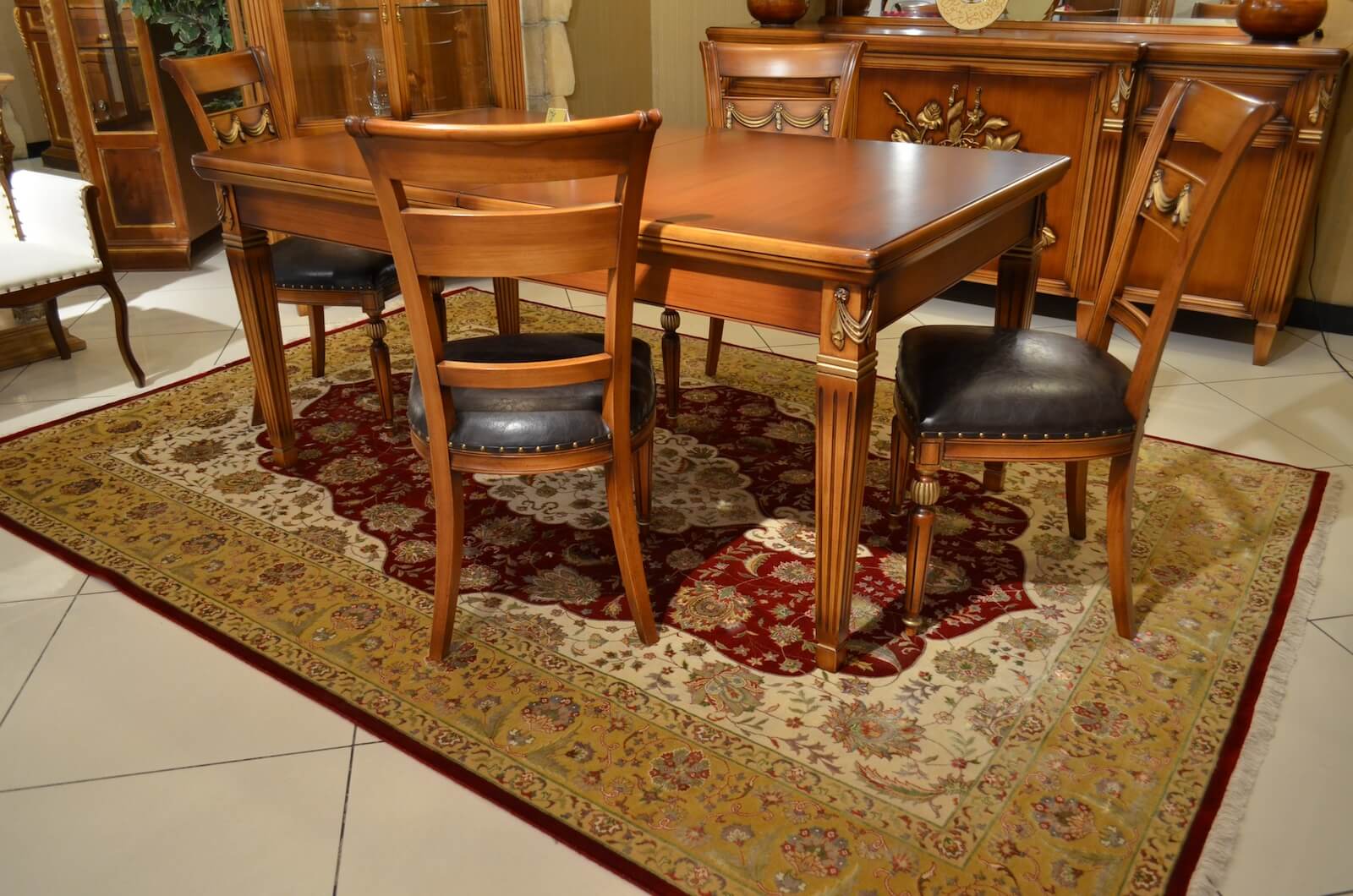 Nazende İpekli Uşak El Dokuma Halı