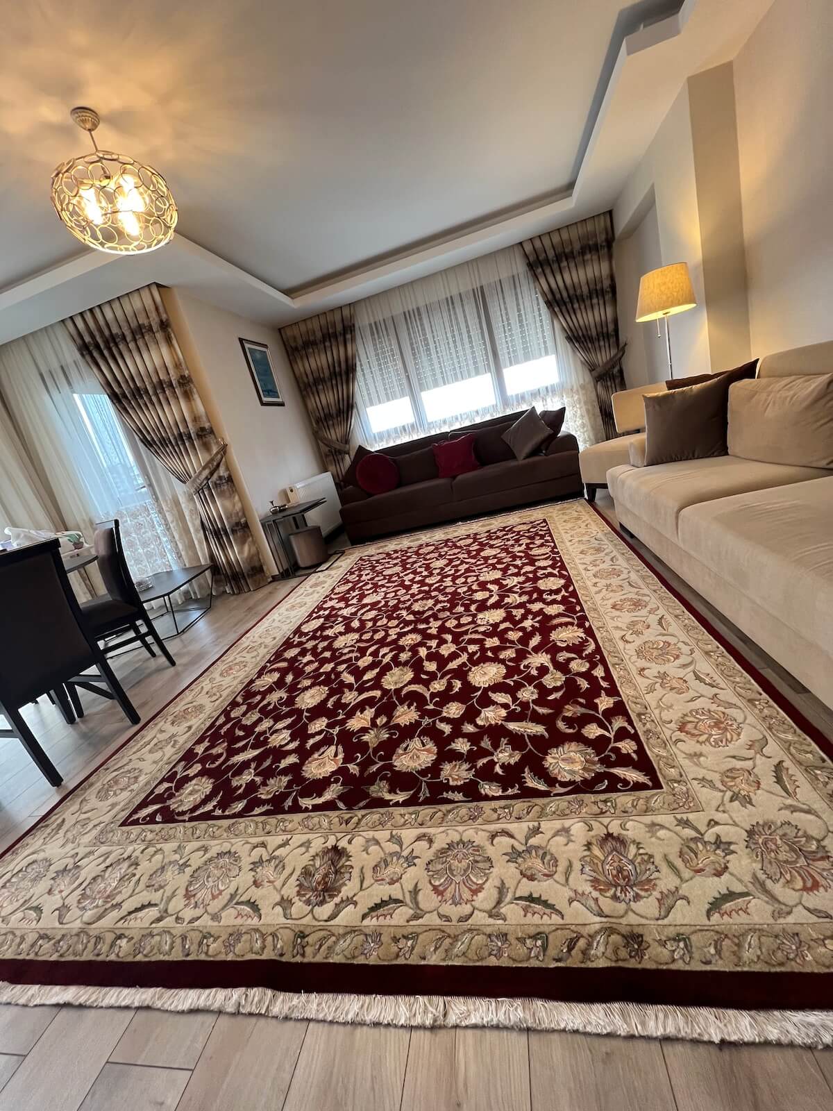 Nazende İpekli Uşak El Dokuma Halı