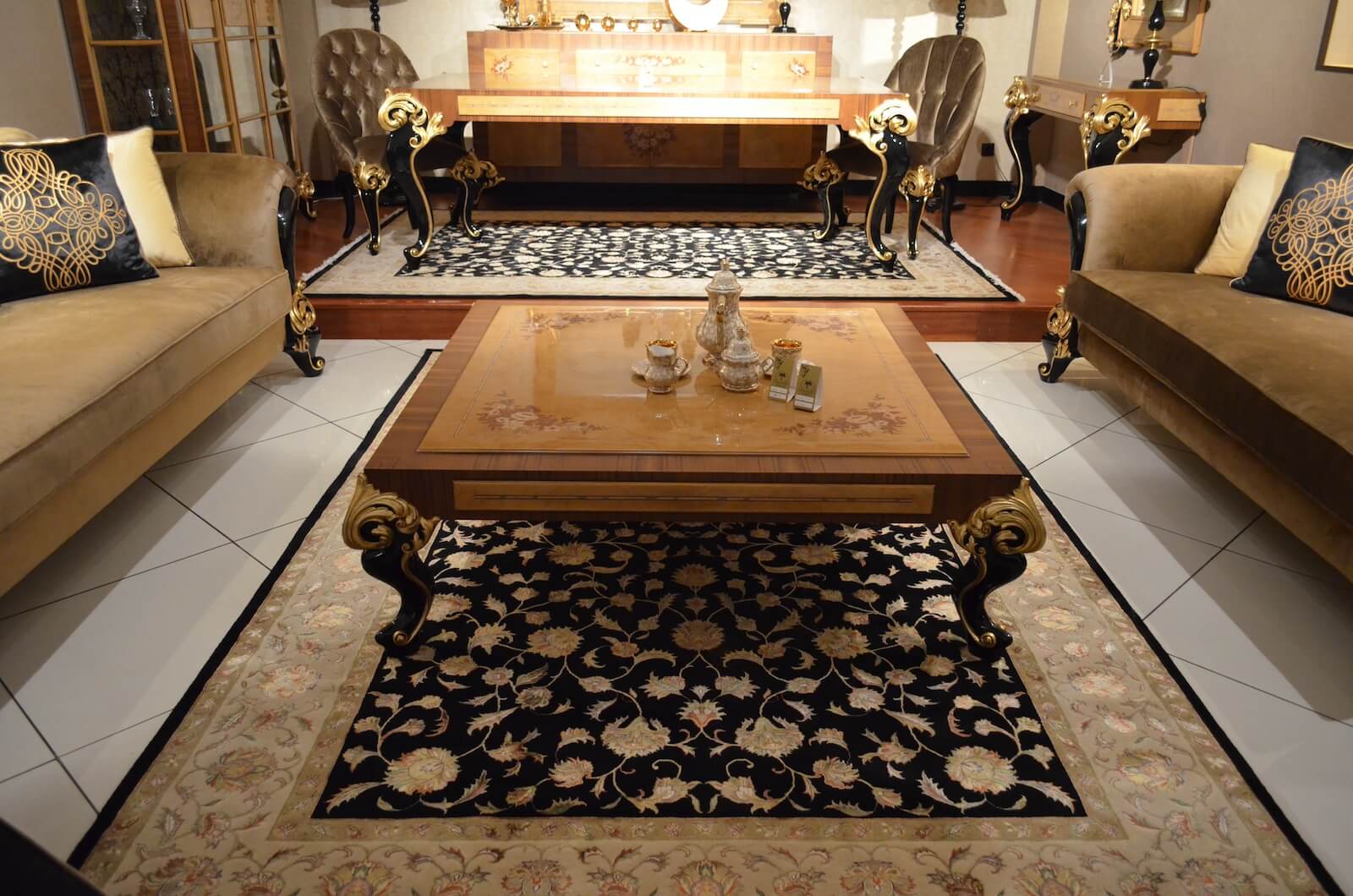 Nazende İpekli Uşak El Dokuma Halı