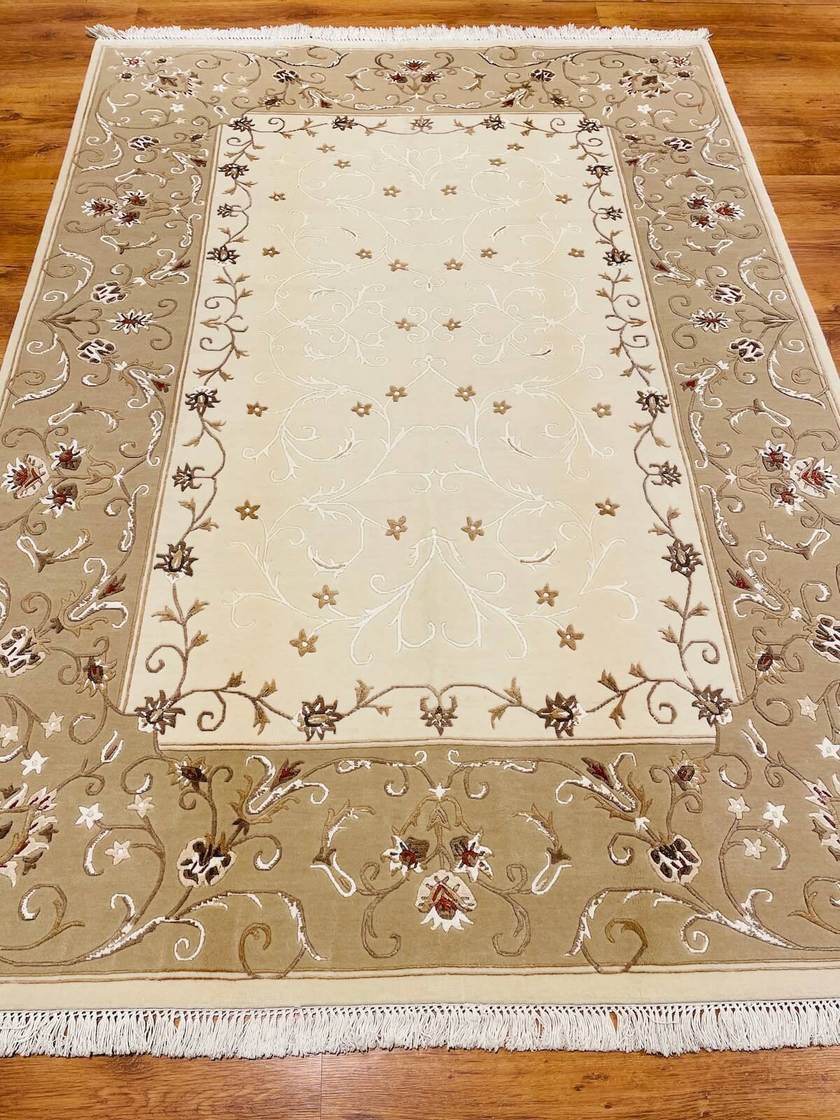 Neyzen Serisi Nepal El Dokuma Halı