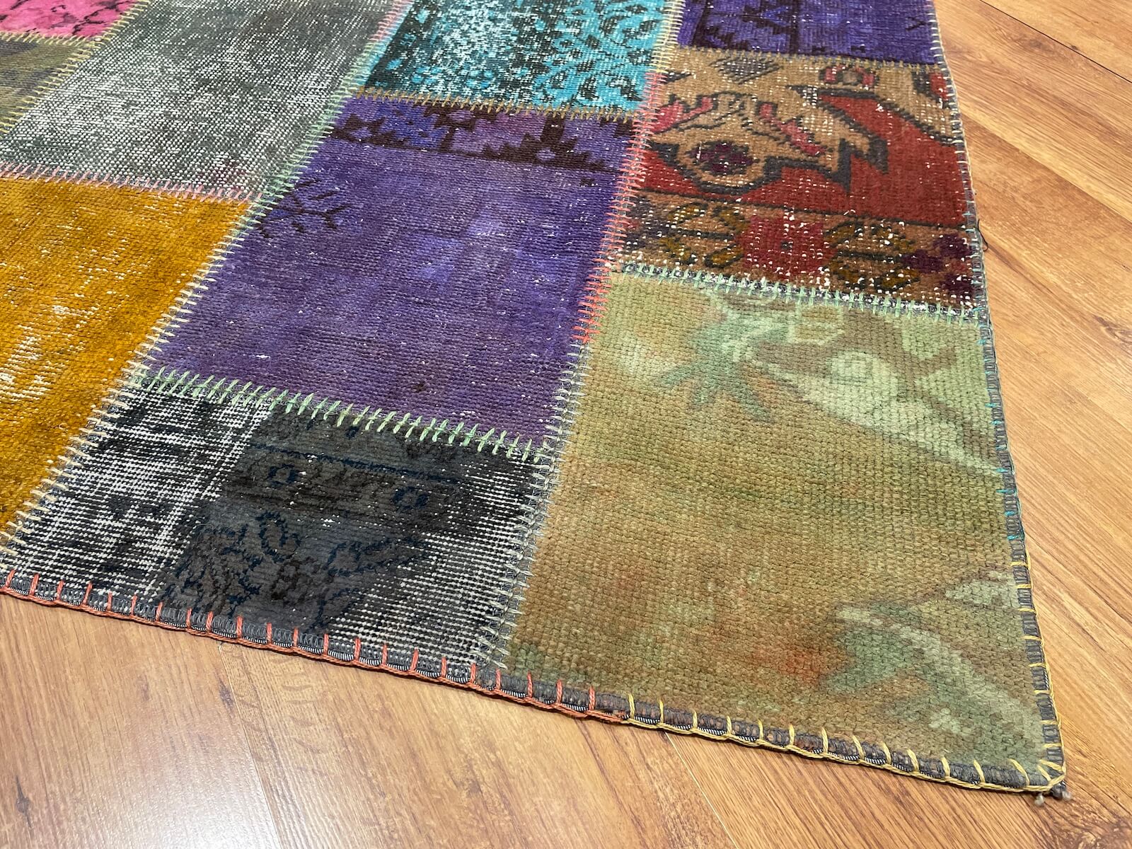 Patchwork Rengarenk El Dokuma Halı