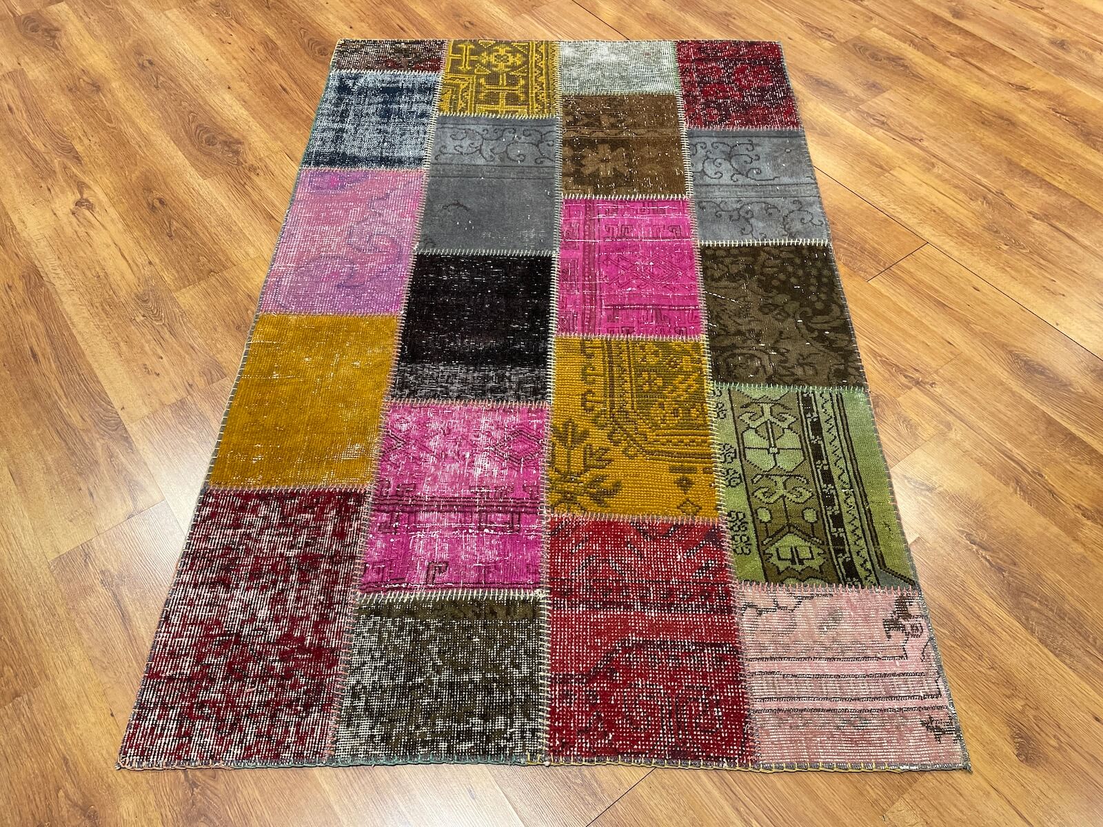 Patchwork Rengarenk El Dokuma Halı