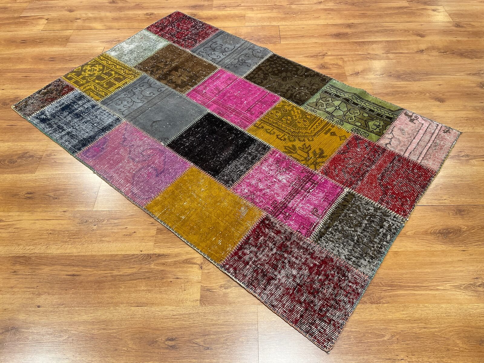 Patchwork Rengarenk El Dokuma Halı