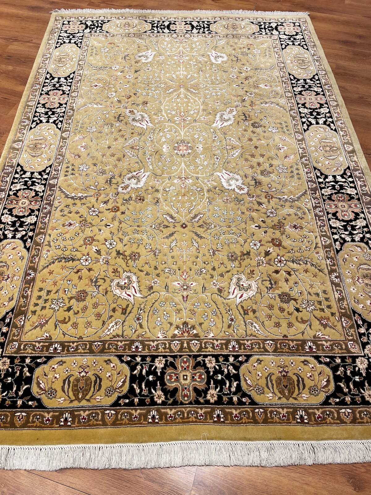 Pelas İpekli Uşak El Dokuma Halı