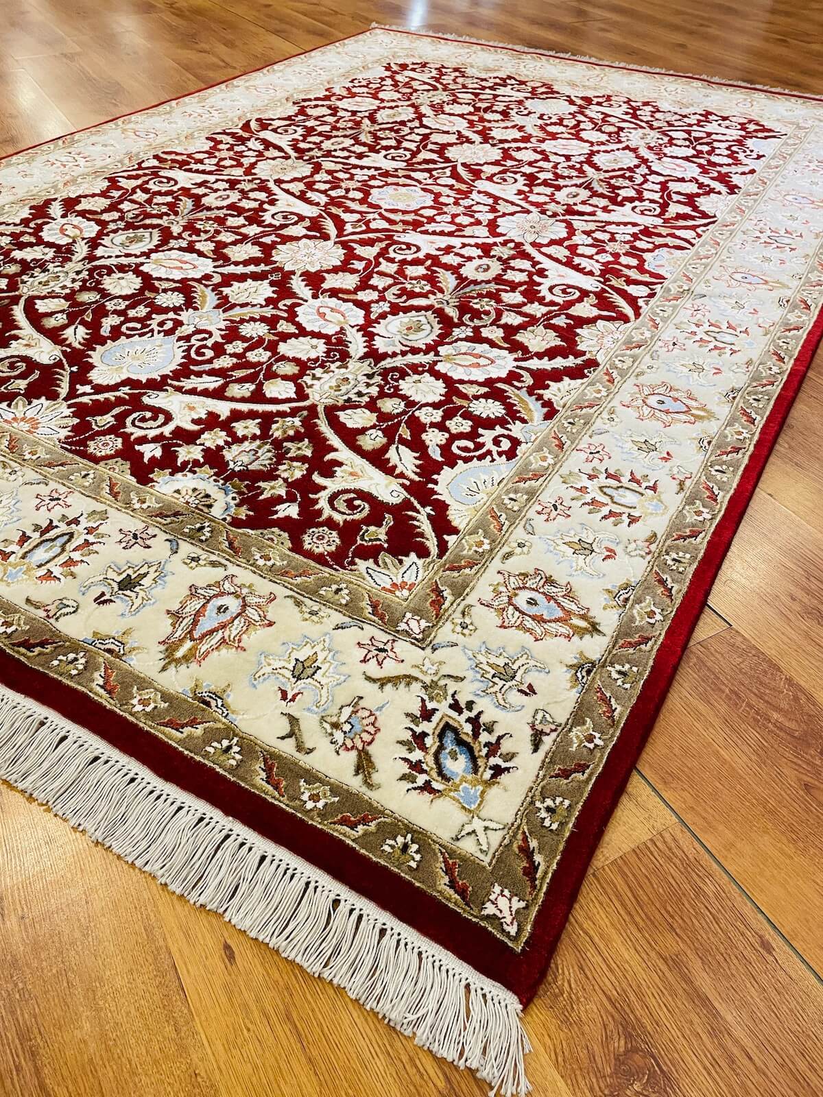 Pelas İpekli Uşak El Dokuma Halı