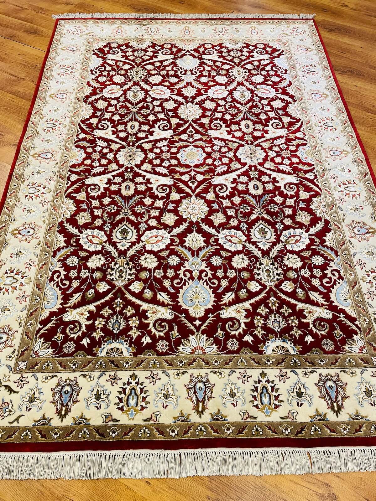 Pelas İpekli Uşak El Dokuma Halı