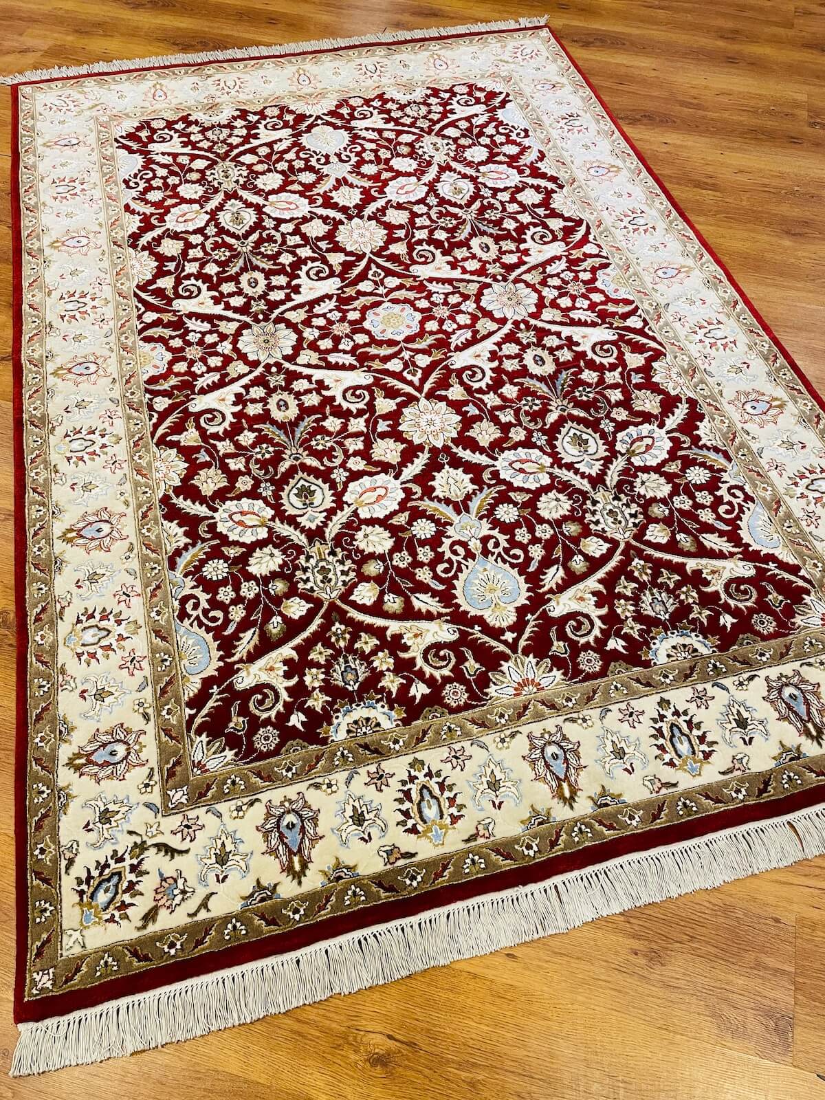 Pelas İpekli Uşak El Dokuma Halı