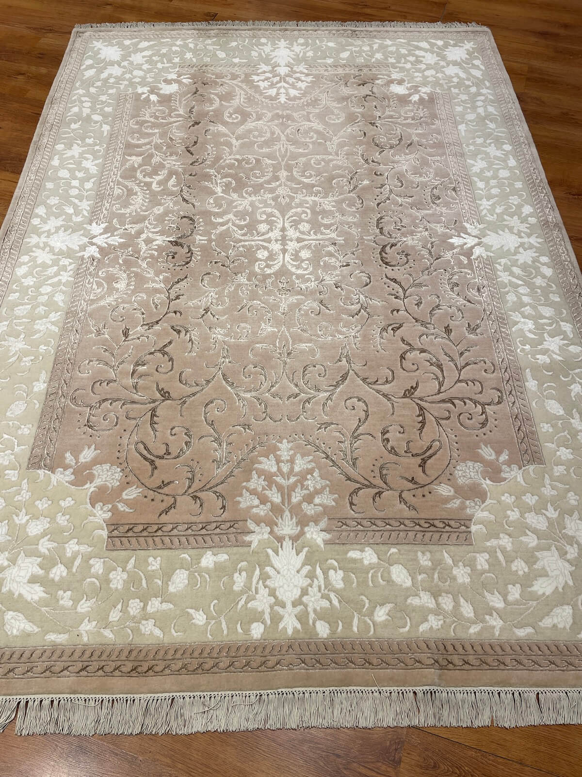 Pelas İpekli Uşak El Dokuma Halı