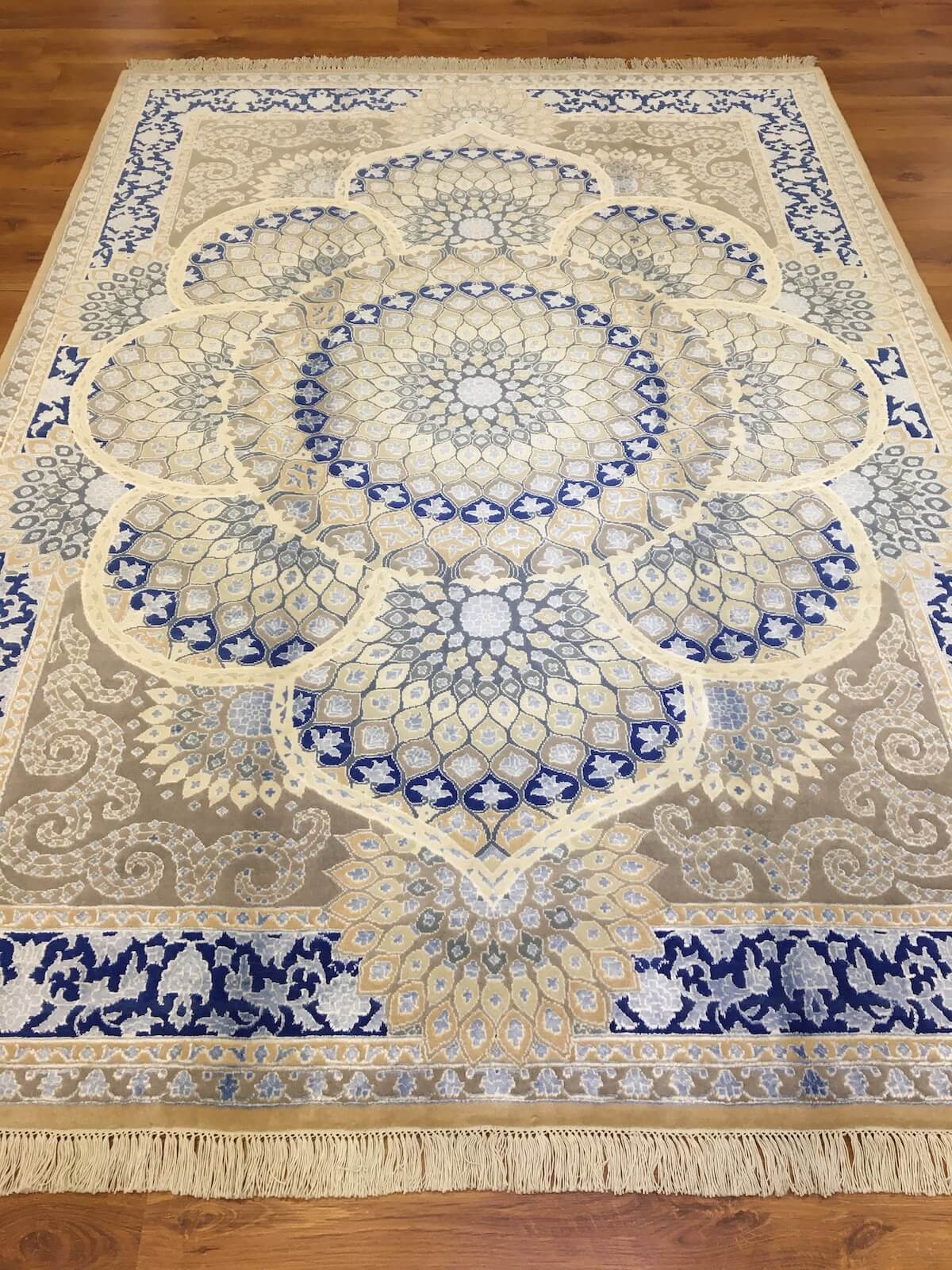 Pelas İpekli Uşak El Dokuma Halı