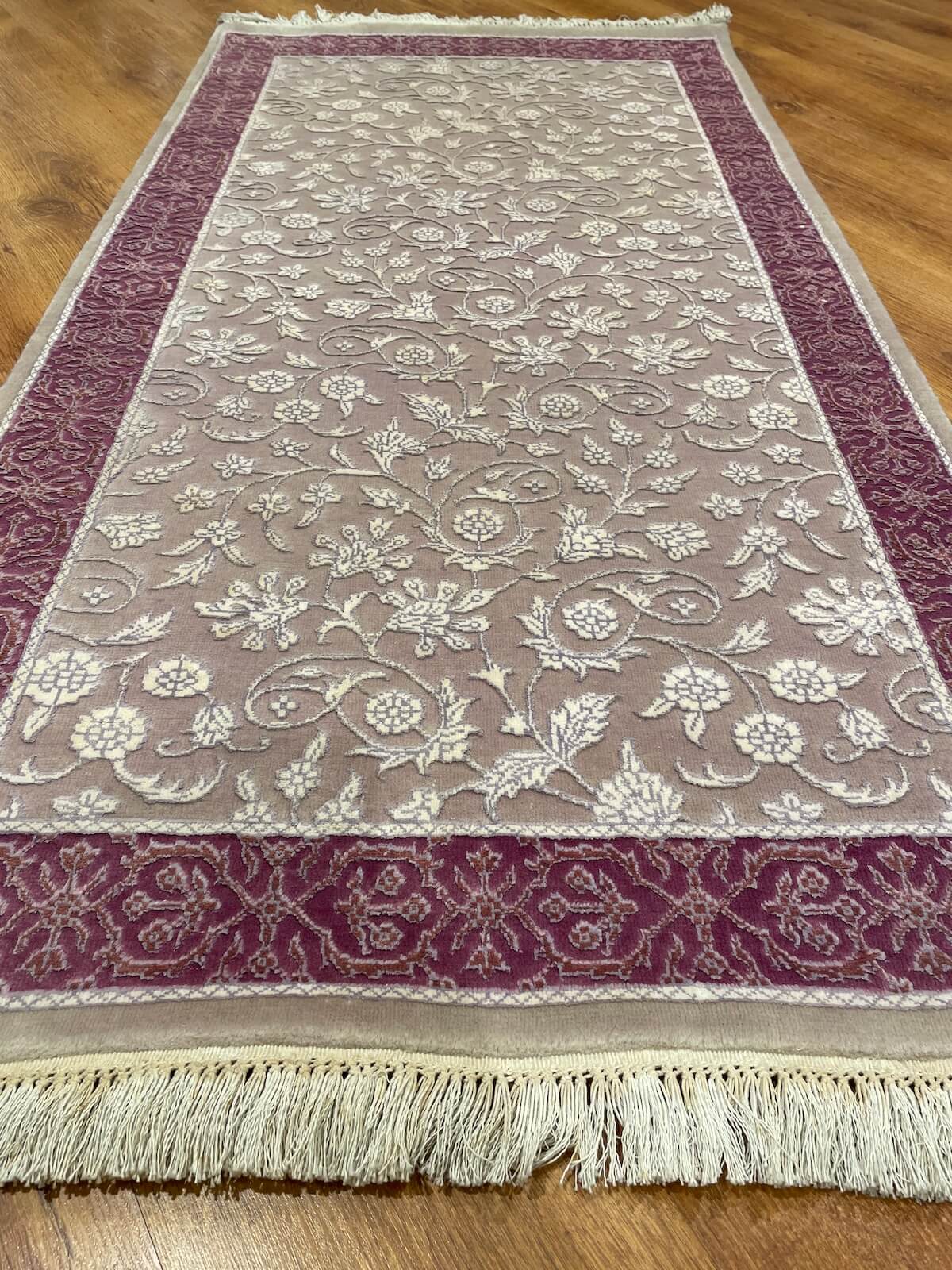 Pelas İpekli Uşak El Dokuma Halı