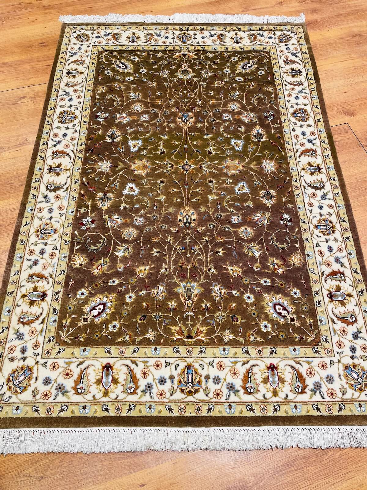 Pelas İpekli Uşak El Dokuma Halı