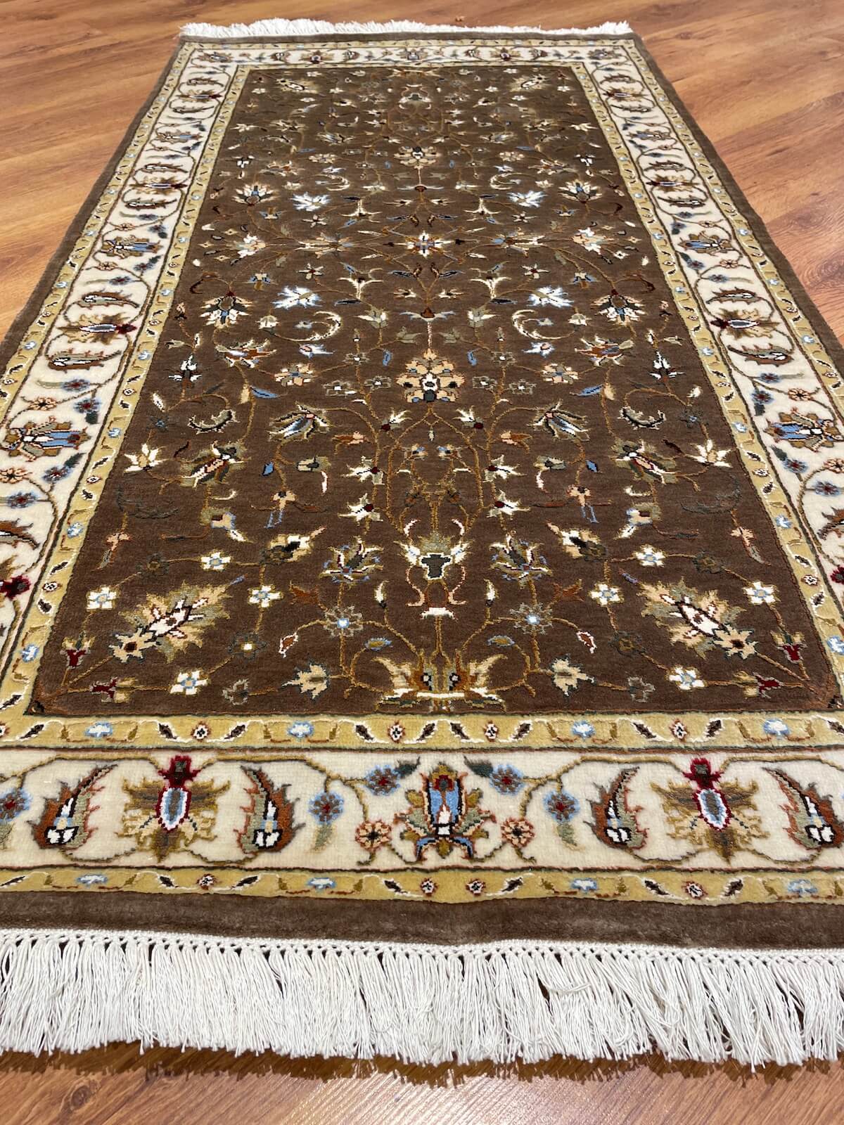 Pelas İpekli Uşak El Dokuma Halı