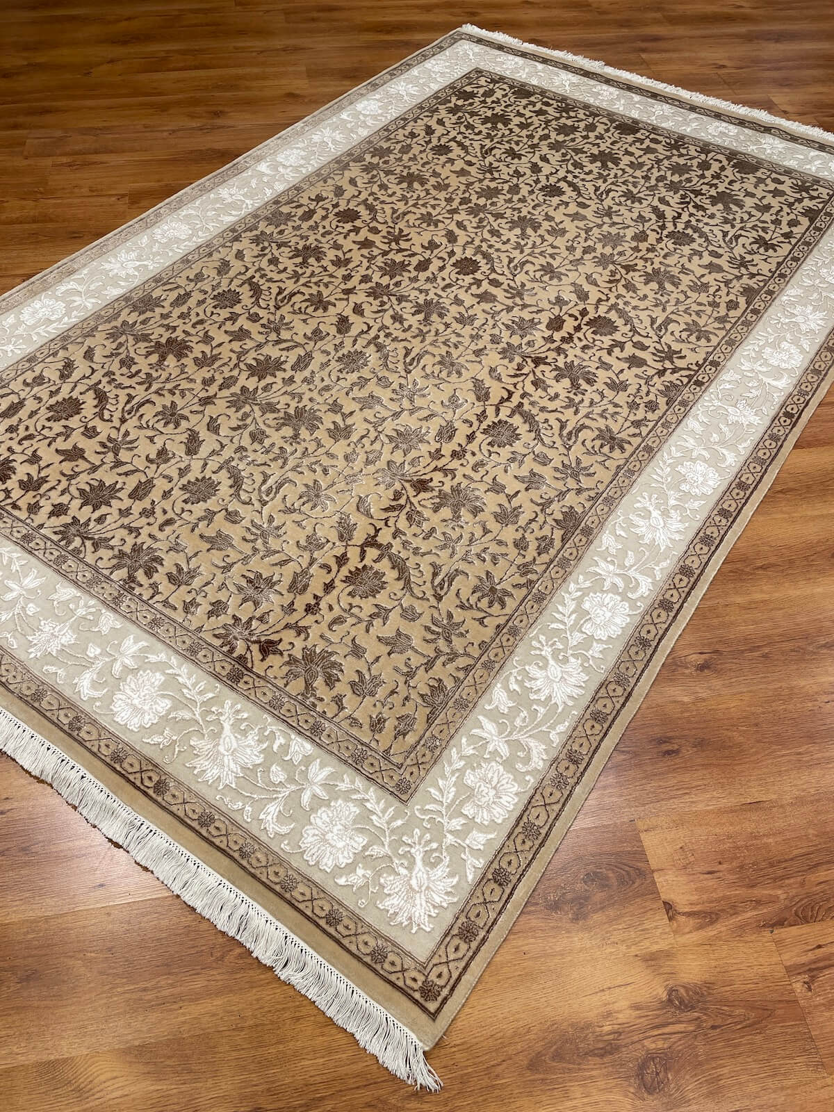 Pelas İpekli Uşak El Dokuma Halı