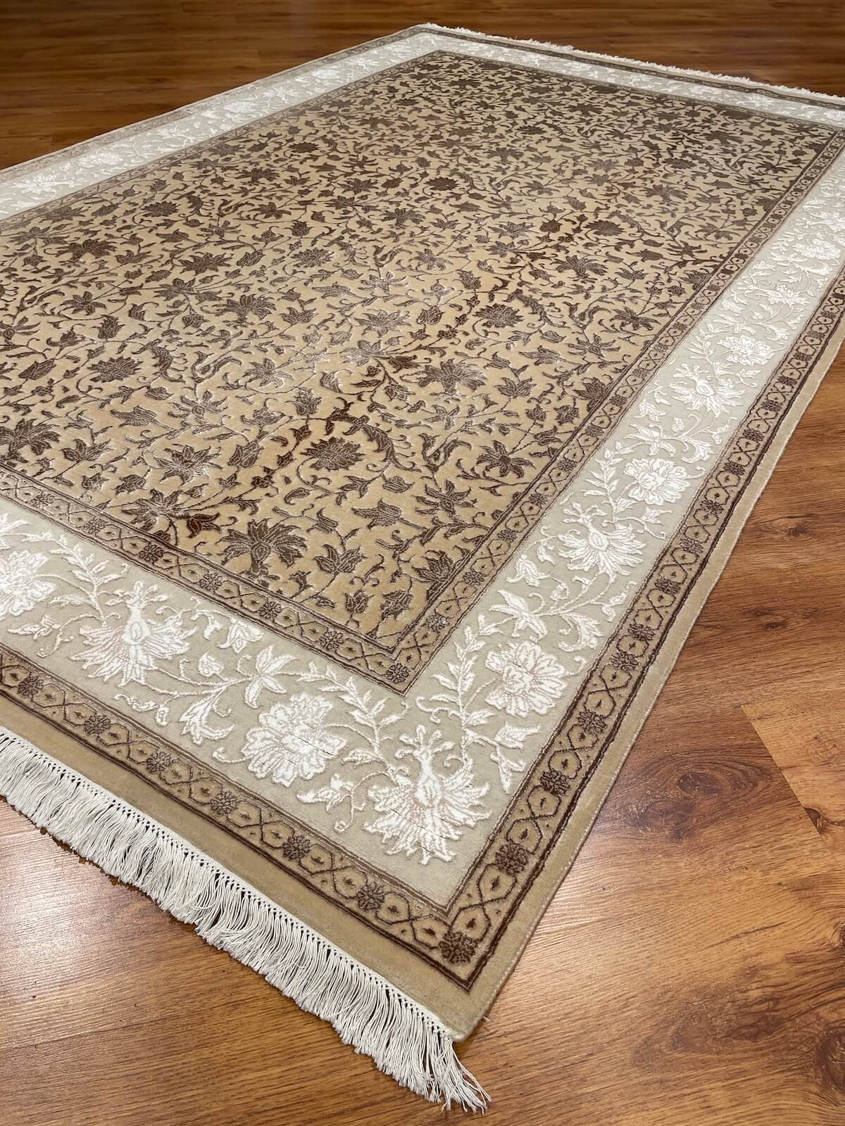 Pelas İpekli Uşak El Dokuma Halı