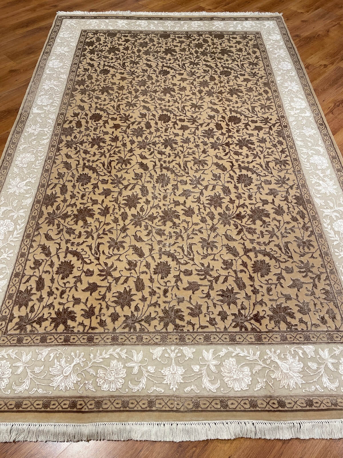 Pelas İpekli Uşak El Dokuma Halı