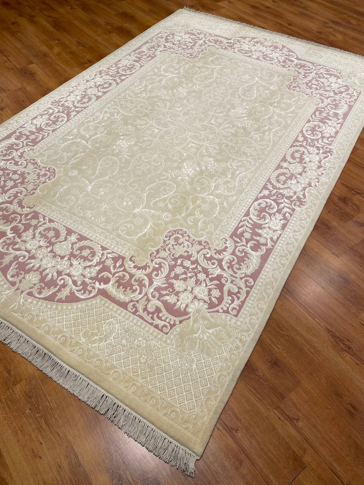 Pelas İpekli Uşak El Dokuma Halı