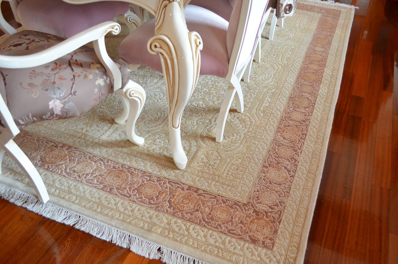 Pelas İpekli Uşak El Dokuma Halı