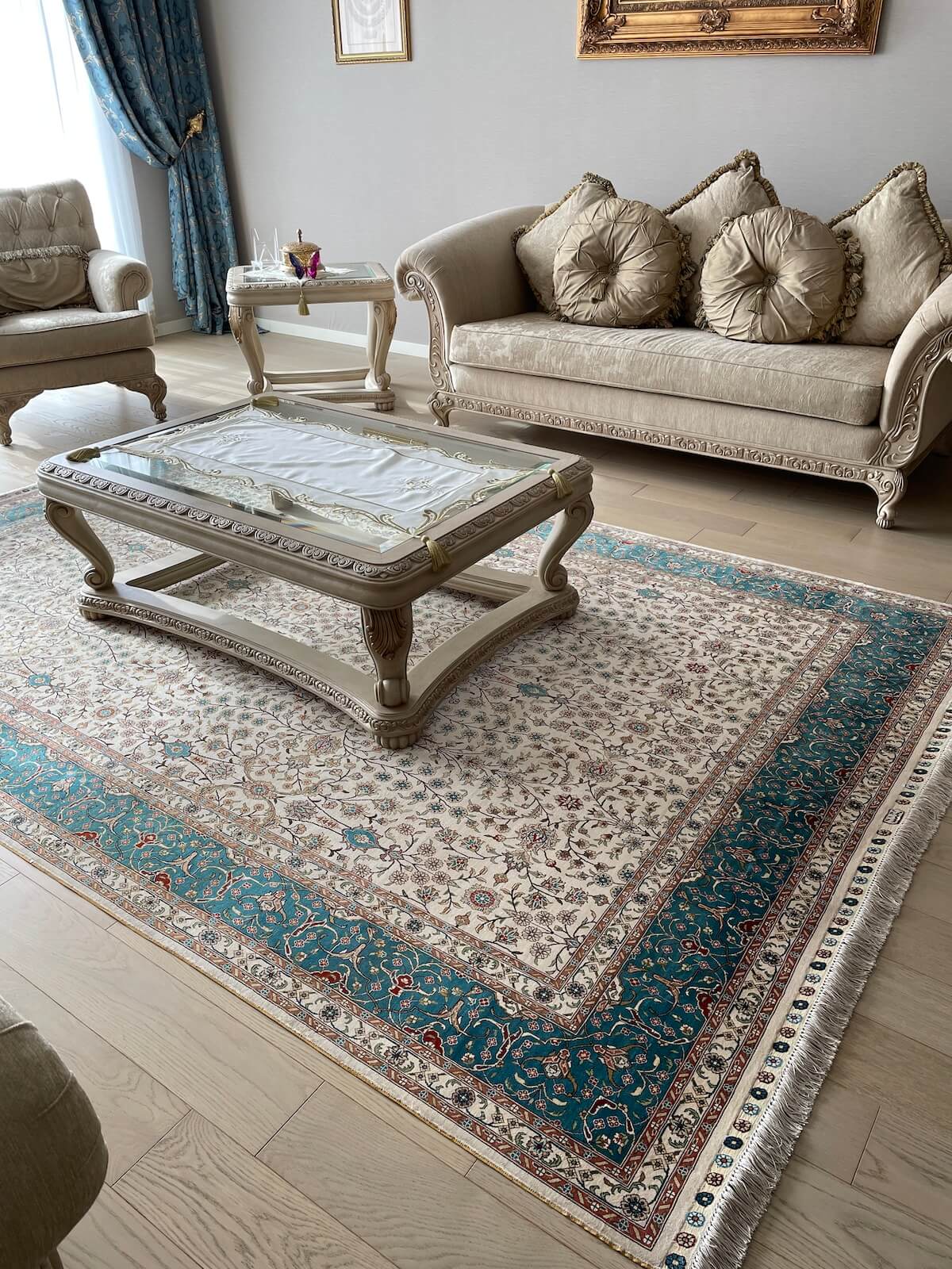 Saf İpek Serpme Çiçek El Dokuma Halı