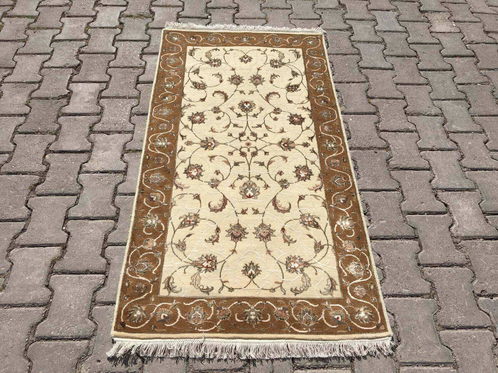 Şiraze İpekli Uşak El Dokuma Halı