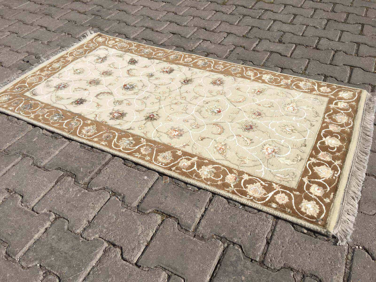 Şiraze İpekli Uşak El Dokuma Halı