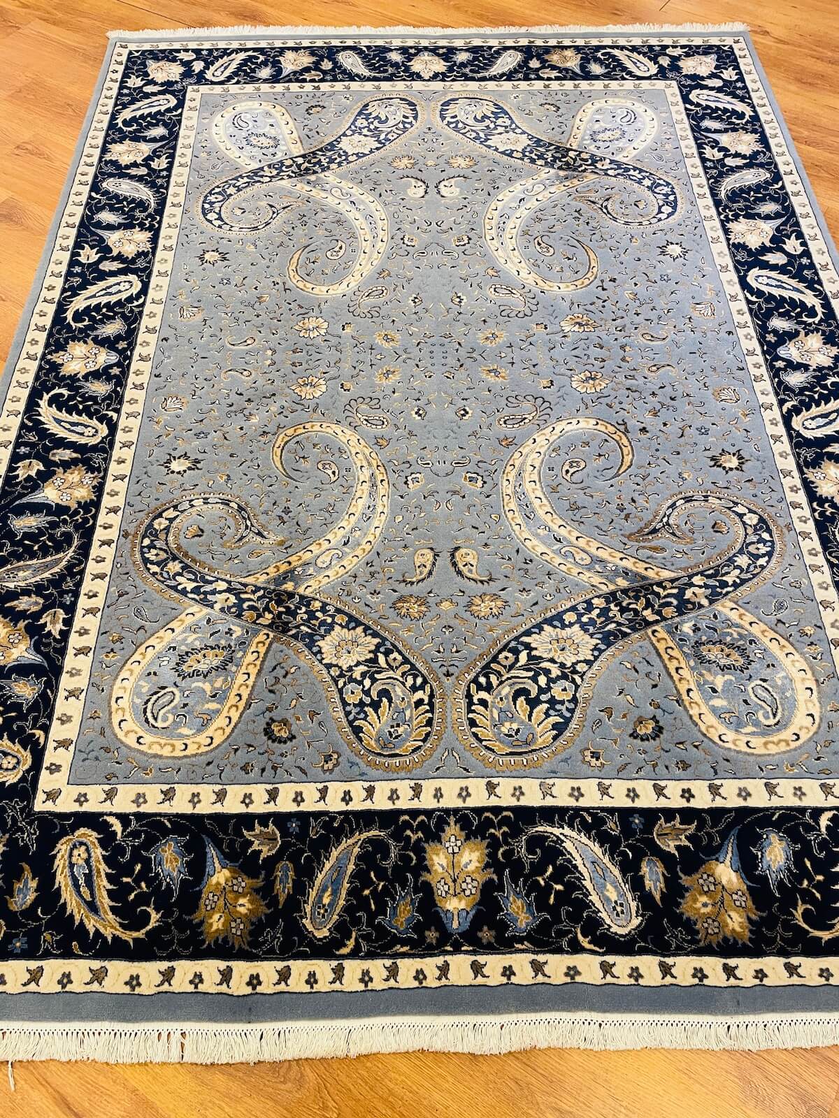 Şiraze İpekli Uşak El Dokuma Halı