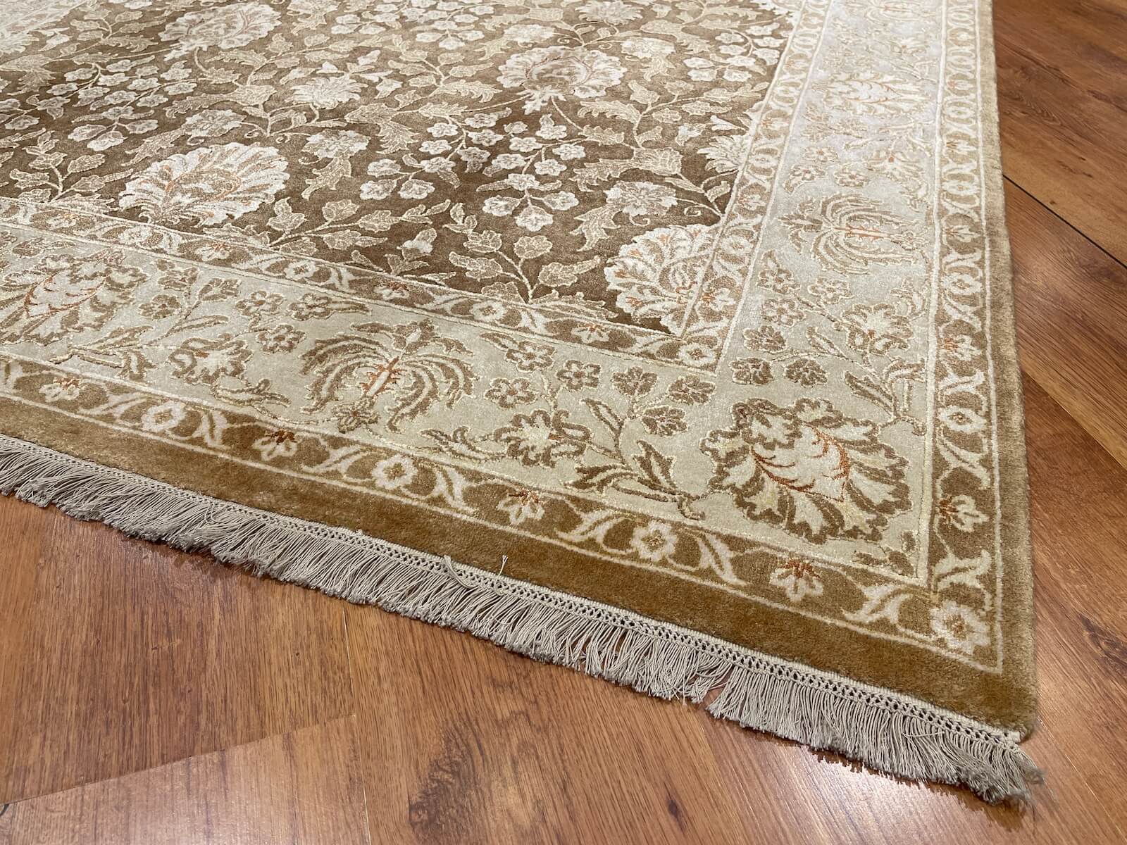 Şiraze İpekli Uşak El Dokuma Halı