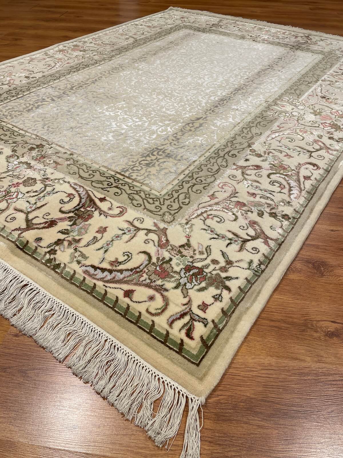 Şiraze İpekli Uşak El Dokuma Halı