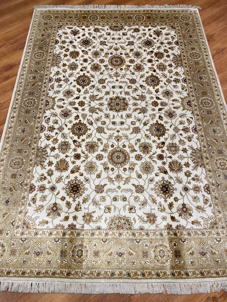 Şiraze İpekli Uşak El Dokuma Halı