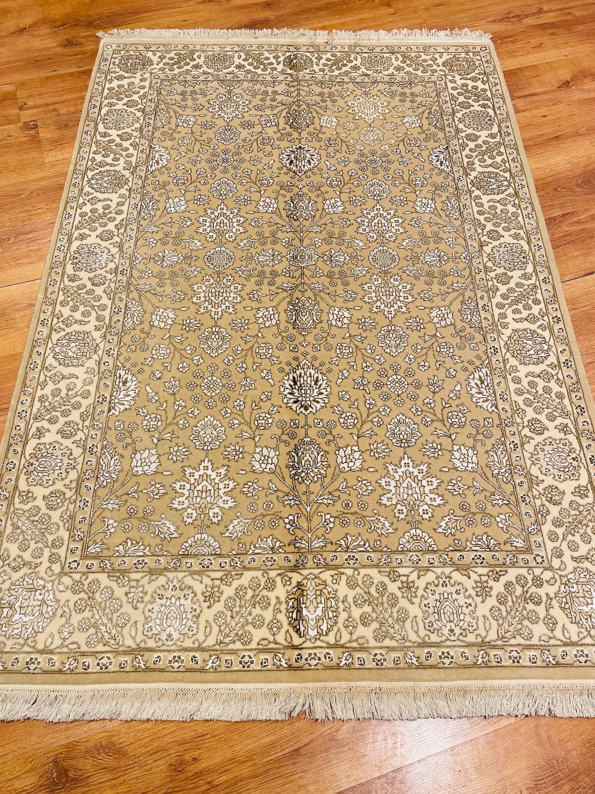 Şiraze İpekli Uşak El Dokuma Halı